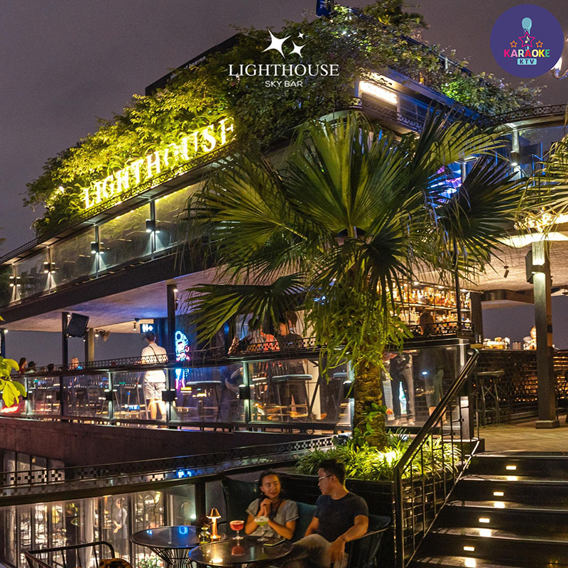 Không gian và thiết kế độc đáo của Lighthouse Sky Bar