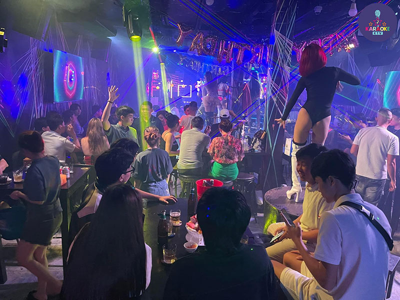 Không gian và trải nghiệm party sôi động