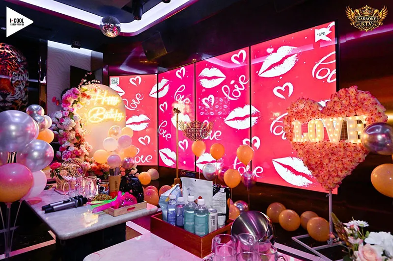 Sự giao thoa hoàn mỹ giữa kiến trúc Tân Cổ Điển quyền lực và công nghệ hiện đại.