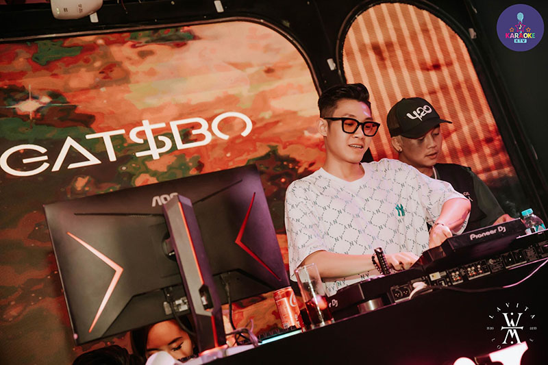 La Vita nổi tiếng với dòng nhạc House và EDM sôi động, kết hợp DJ guest biểu diễn hàng đêm