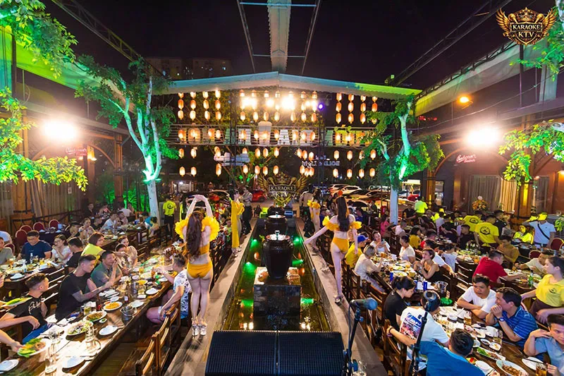 Sự giao thoa tinh tế giữa các món nướng tảng Âu Mỹ và hải sản tươi sống.