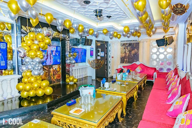 Đắm chìm trong các món signature đậm đà và đồ uống đa dạng không thua kém nhà hàng.