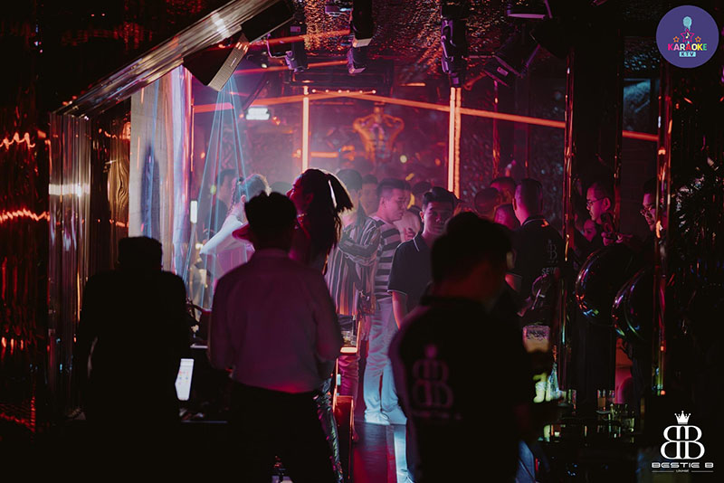 Menu đồ uống đặc sắc và chương trình giải trí