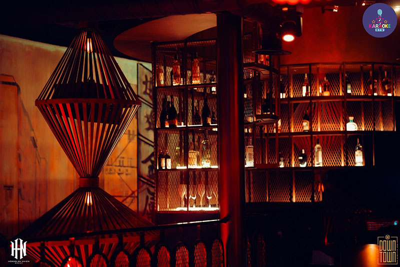 Menu Downtown Bar nổi bật với cocktail sáng tạo phong cách Á Đông, pha chế từ hơn 500 loại rượu hiếm