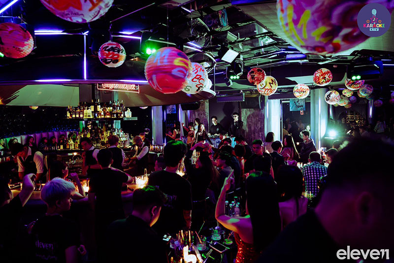 enu tại 11 Cocktail Universe tập trung vào cocktail sáng tạo với nguyên liệu chất lượng cao