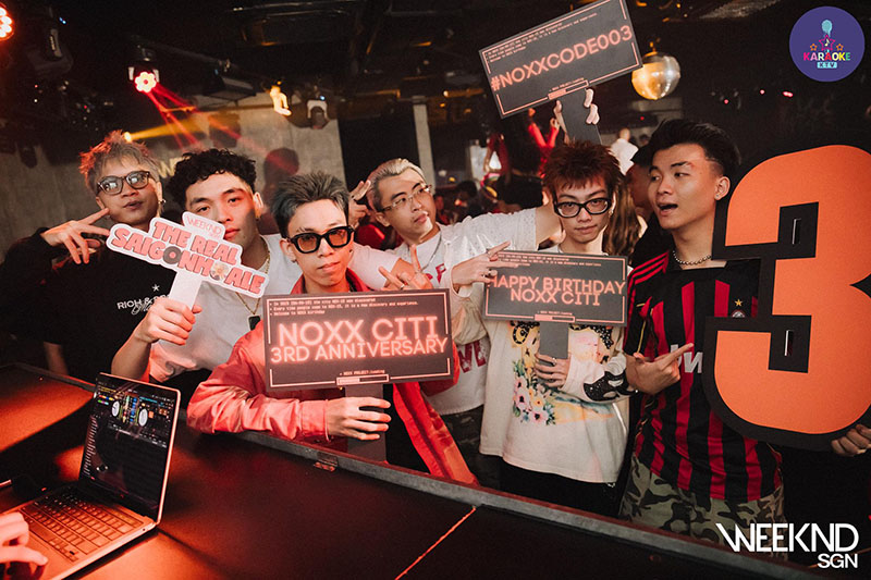 Menu tại NOXX tập trung vào chất lượng cao cấp, với các set combo đồ uống tiết kiệm cho nhóm