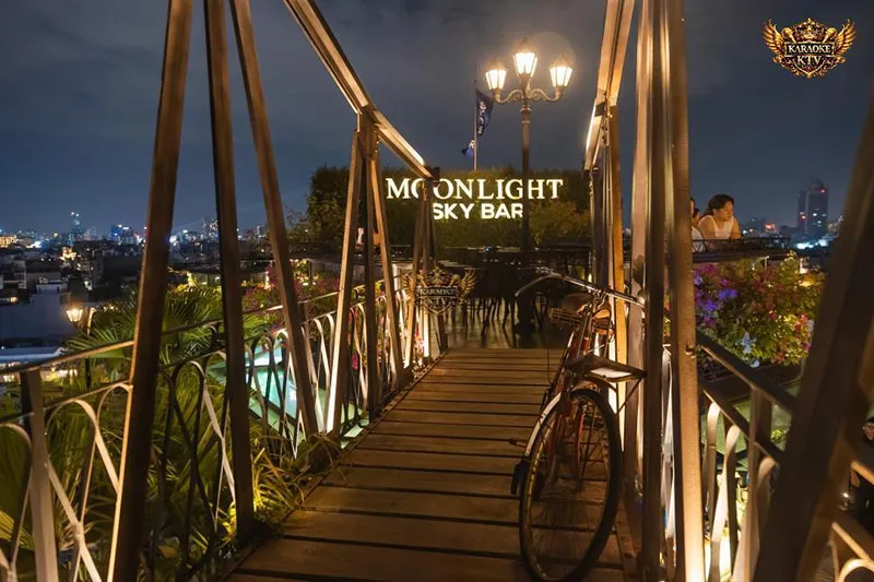 Góc check-in triệu like vắt ngang bầu trời đêm Hà Nội