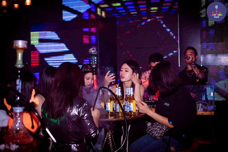 O20 Bar nổi tiếng với gu nhạc đa dạng, thay đổi theo ngày để phù hợp mọi tâm trạng