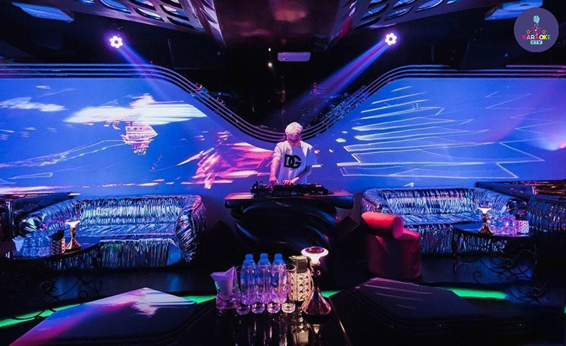 Royal Lounge - 1 Nam Đồng