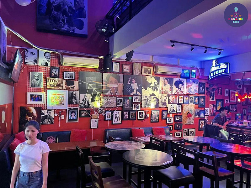 Ruby Soho Bar nằm tại địa chỉ chính xác S52-1 Phạm Văn Nghị, Phường Tân Phong, Quận 7, Thành phố Hồ Chí Minh