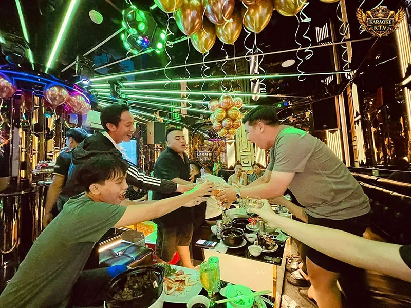 Sự kết hợp hoàn hảo giữa không gian thiết kế sang trọng và tiêu chuẩn vệ sinh tuyệt đối.