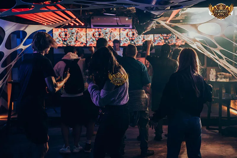 Các đêm tiệc theo chủ đề rực rỡ mang đến những đặc quyền hấp dẫn.