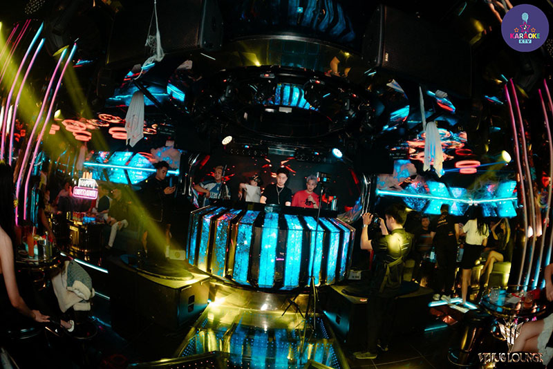 Tại sao nên chọn VENUS Lounge cho đêm Hà Nội của bạn?