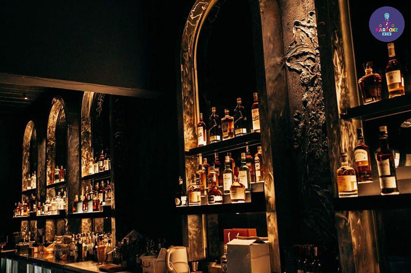 The 6 nổi tiếng với cocktail signature được pha chế bởi đội ngũ bartender chuyên nghiệp, sáng tạo