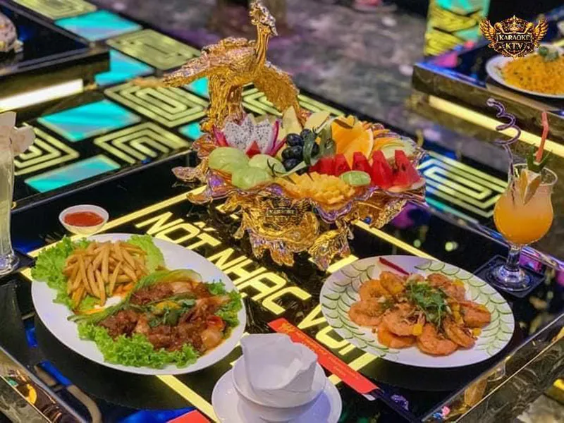 Dịch vụ F&B đa dạng cùng phong cách phục vụ chu đáo 5 sao làm hài lòng mọi thực khách.