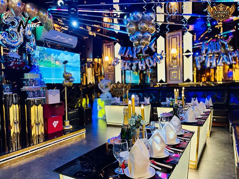 Nnice KTV nằm ngay trên trục đường sầm uất bậc nhất Phú Nhuận.