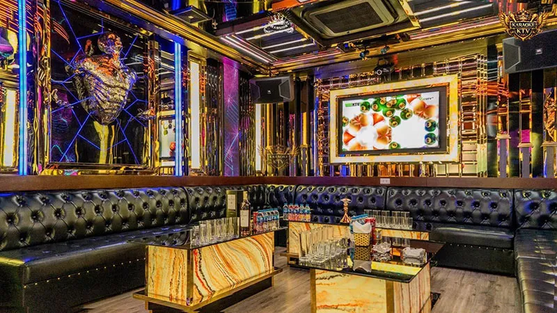 Nâng tầm giải trí với menu F&B đa dạng và cung cách phục vụ tận tâm.