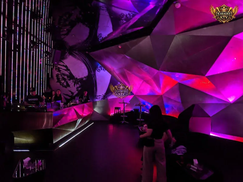 Sự đồng bộ hoàn hảo giữa âm thanh nội lực và ánh sáng kích thích thị giác.