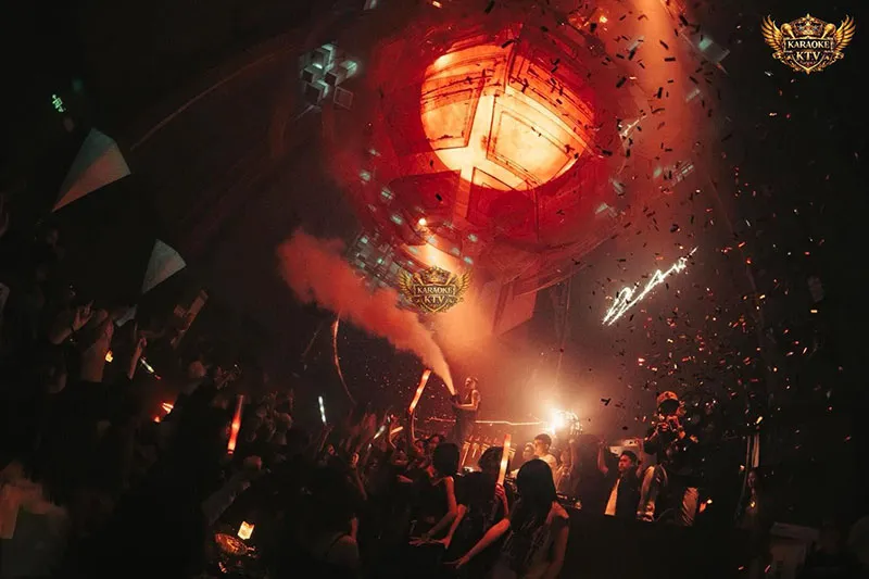 Trạm không gian tương lai sắc lạnh và mê hoặc với hiệu ứng Infinity Visual 360 độ.