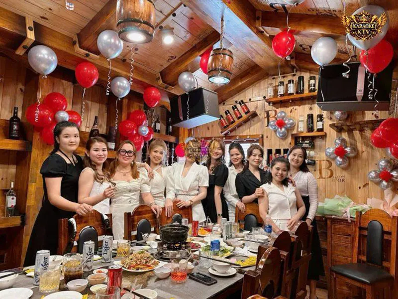 Các gói siêu ưu đãi đặt tiệc tối ưu chi phí, miễn phí hoàn toàn gói trang trí sự kiện.
