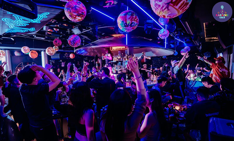 Vì Sao Bạn Nên Ghé 11 Cocktail Universe Ngay Tối Nay?