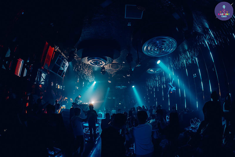 X Space Lounge nằm tại số 50 Phố Hàng Bè, phường Hàng Bạc, quận Hoàn Kiếm, Hà Nội