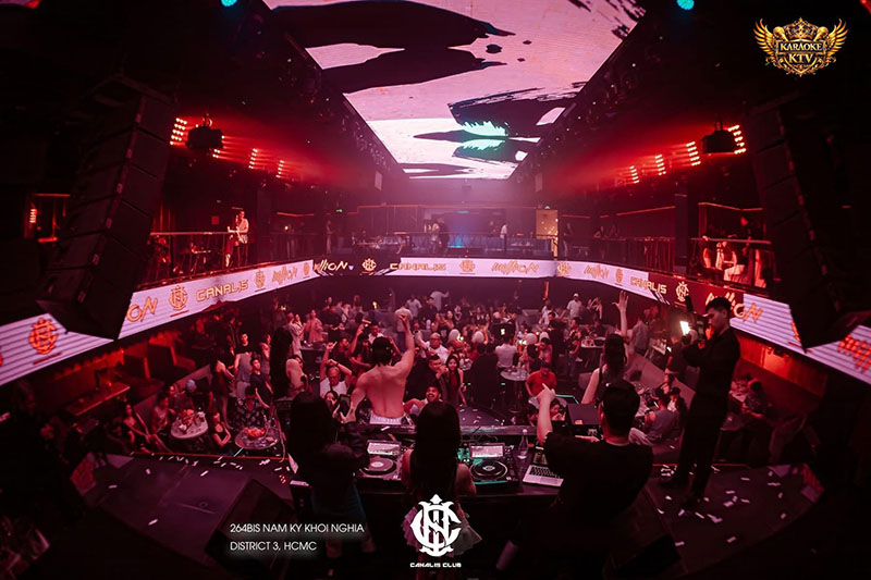 11:11 Club nổi tiếng với dòng nhạc đa dạng, tập trung vào HipHop, Techno, EDM và House