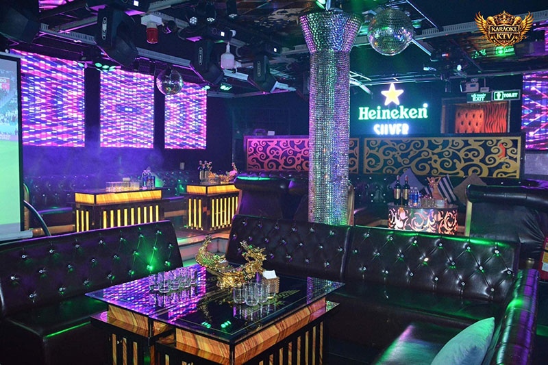 Khi bước vào Club 141 - 141 Nguyễn Đình Chiểu, bạn sẽ ngay lập tức bị ấn tượng bởi thiết kế tinh tế, hiện đại