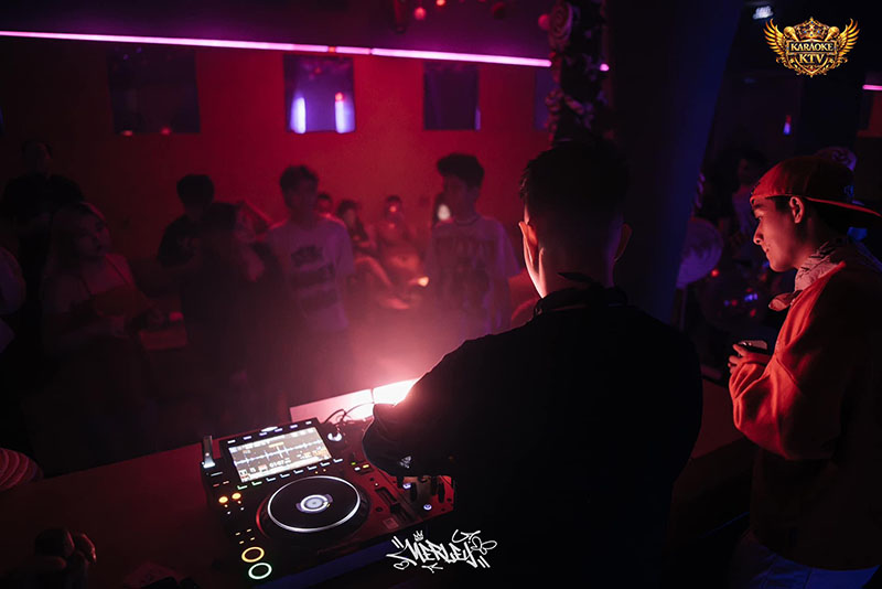 Merley ISG là bar club nightlife cao cấp, tập trung vào trải nghiệm âm nhạc điện tử và tiệc tùng đêm khuya