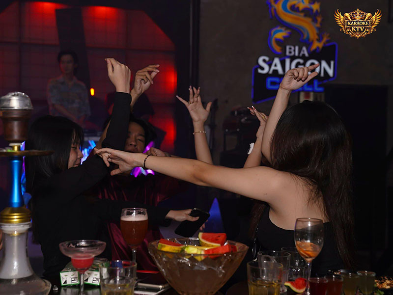 Đây là nơi lý tưởng để bạn quên hết mệt mỏi, tận hưởng nightlife Sài Gòn thâu đêm.