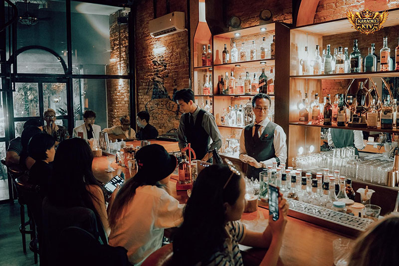 Jackalope Bar chuyên về whisky-focused thức uống pha chế