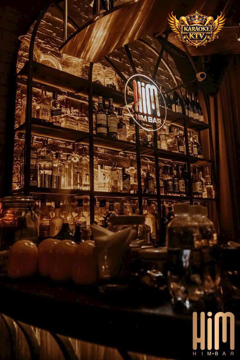 Đêm Sài Gòn Rực Rỡ Tại HimBar – Bạn Sẵn Sàng Chưa?