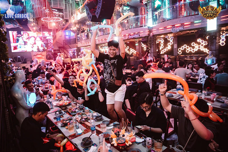 Love Garden Beer nổi bật với thiết kế vườn beer nhiệt đới open-air