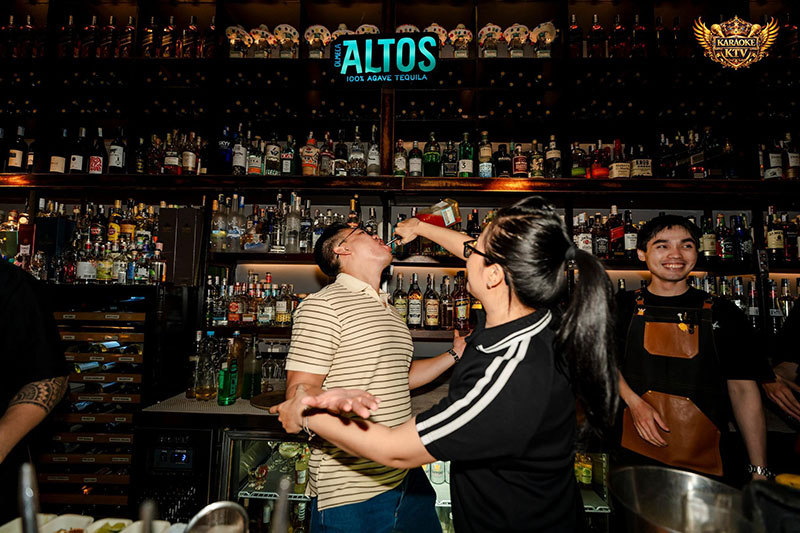 Khách hàng đến Layla Bar thường ấn tượng với không khí “Dám Nhảy, Dám Cháy Hết Mình”