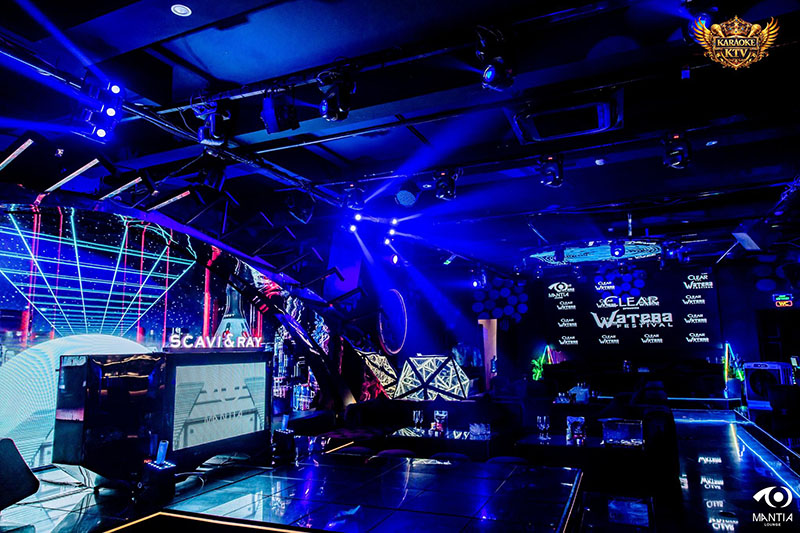 Ánh sáng lung linh và không gian rộng thoáng là điểm nhấn khiến Mantia Lounge khác biệt so với nhiều địa điểm nightlife khác.