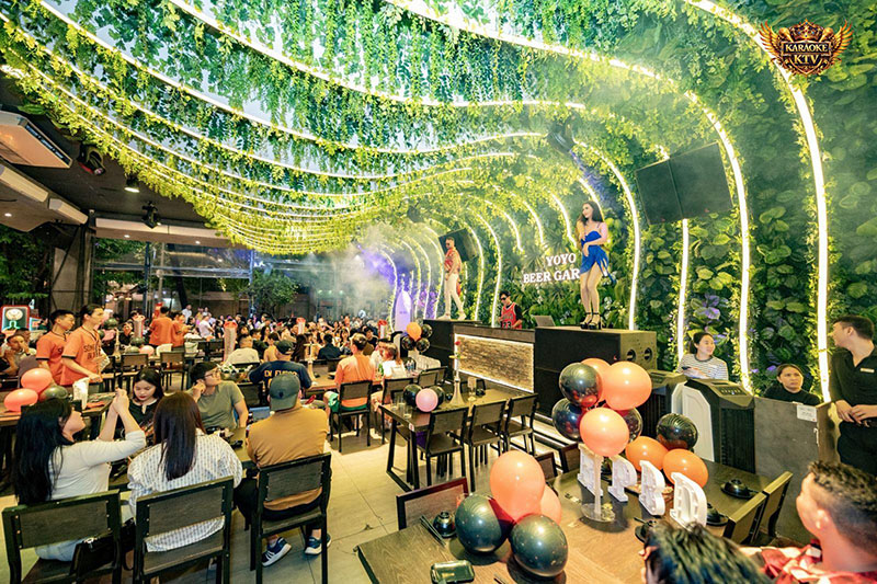 Thực đơn phong phú với hơn 100 món, tập trung vào đồ nhậu chất lượng cao