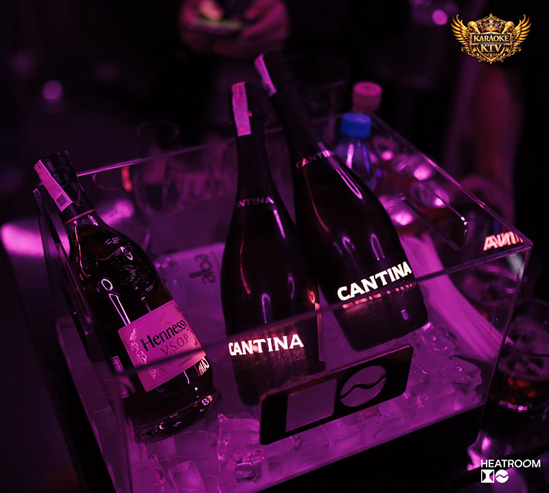 Thực đơn tại LOCO Complex đa dạng, tập trung vào bottle service và thức uống pha chế chuyên nghiệp