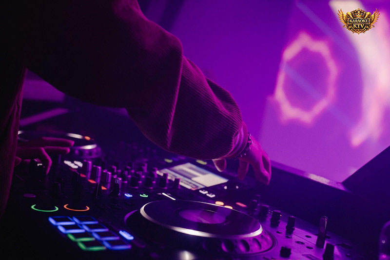 Âm nhạc & Không khí nightlife đỉnh cao