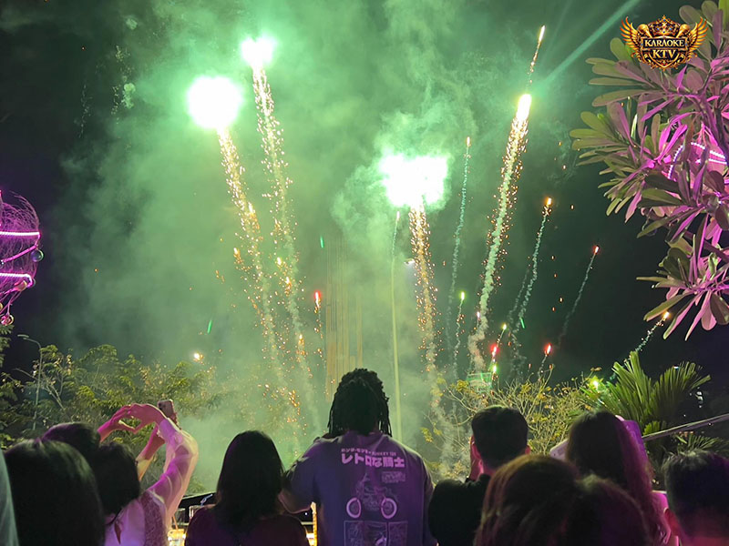 Âm nhạc là "linh hồn" của L6 49! Quán tập trung vào dòng nhạc EDM remix sôi động