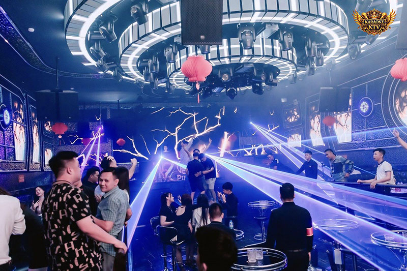 Âm thanh chuyên nghiệp, ánh sáng đồng bộ khiến mỗi buổi tối tại đây trở thành kỷ niệm khó quên