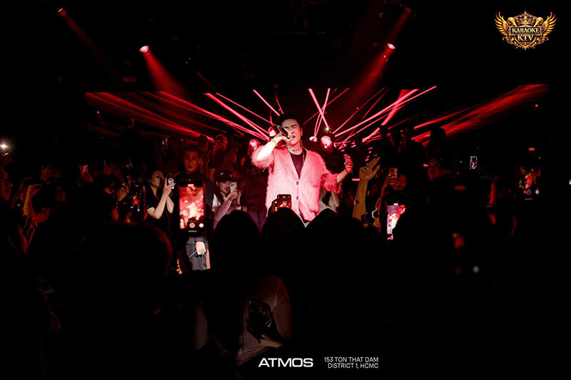 Atmos Club nổi bật với phong cách neo-Mad Max lấy cảm hứng từ phim hành động hậu tận thế