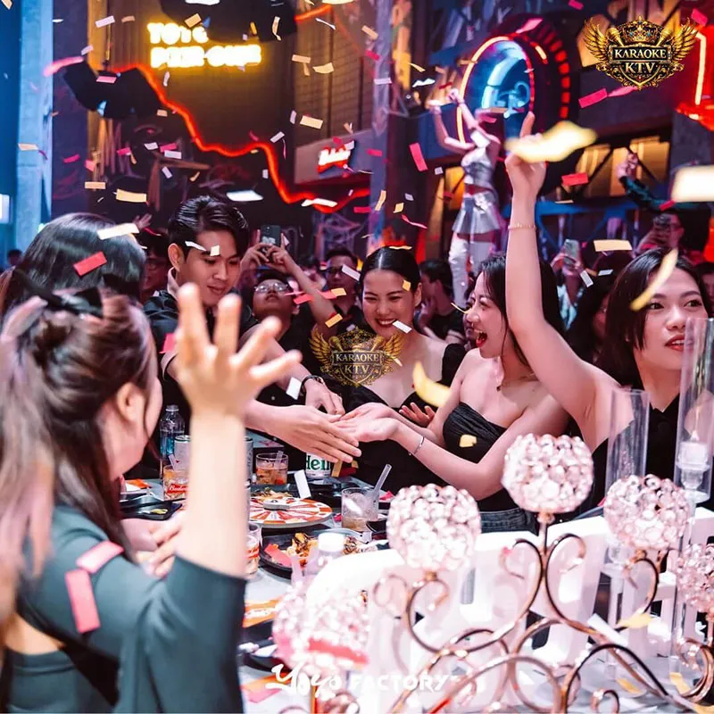 Chi phí hợp lý cho một trải nghiệm nightlife đẳng cấp ngay Quận 1.