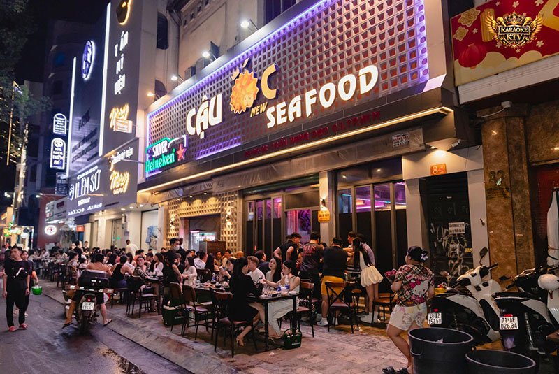 Cậu Ốc Seafood & Beer nổi tiếng với hải sản tươi sống được chọn lọc hàng ngày từ chợ đầu mối