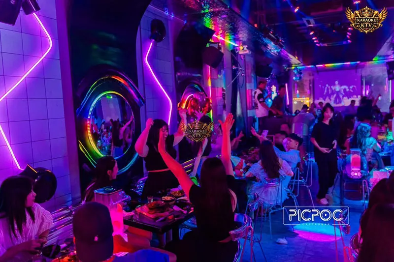 Tận hưởng không gian sang trọng giữa lòng Phố Cổ với mức giá phân khúc tầm trung.