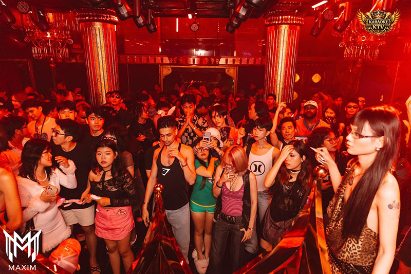 Concept & Không Gian Độc Đáo "Các Vị Thần Maxim"