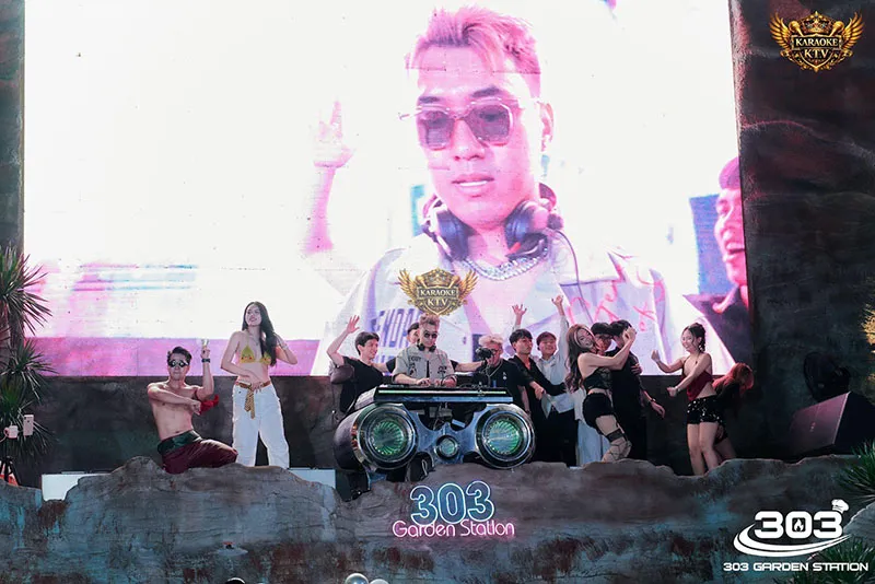 Thăng hoa cảm xúc với nguồn năng lượng khổng lồ bùng nổ từ âm thanh và ánh sáng.