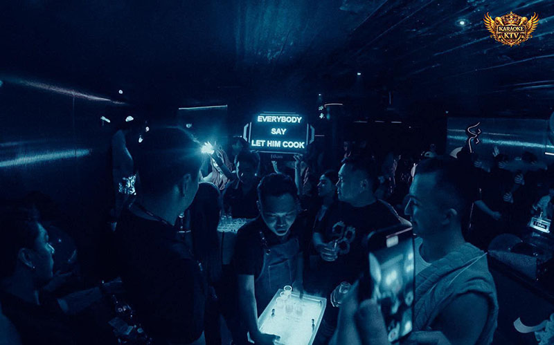 Faham Lounge nổi bật với phong cách thiết kế tối giản đương đại