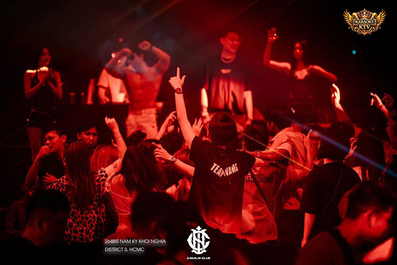 Giá bàn tại 11:11 Club khá linh hoạt, phù hợp với nhiều nhóm