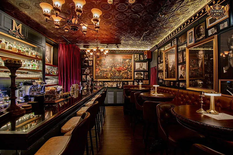 Cỗ máy thời gian đưa bạn quay ngược về kỷ nguyên vàng son rực rỡ.