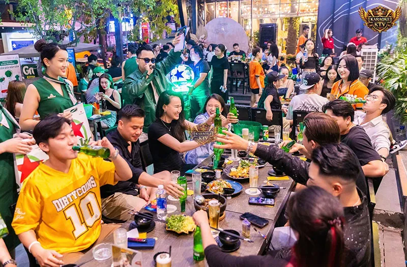 Đánh giá chân thực về không khí tiệc tùng và chất lượng dịch vụ.